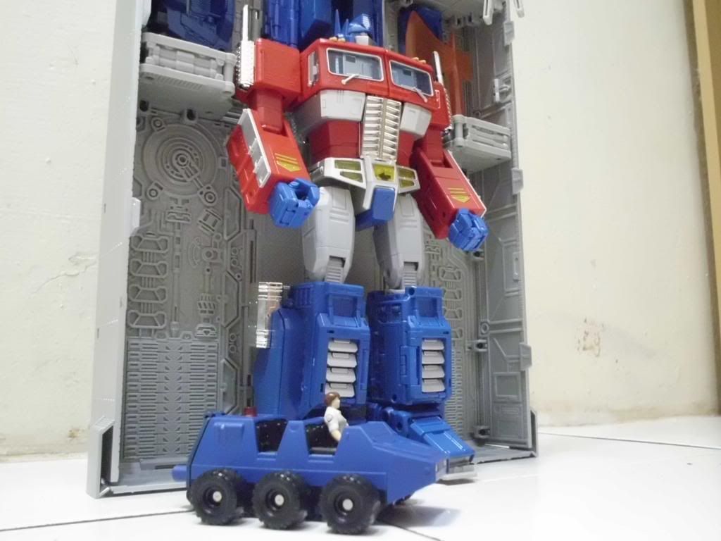 masterpiece optimus prime toys r us